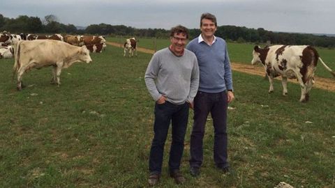 Le 25 septembre 2016, Arnaud Montebourg visitait l'exploitation de Philippe Collin, ancien porte-parole de la Confédération paysanne, installé à Blacy, dans l'Yonne. (©Montebourg) Le 25 septembre 2016, Arnaud Montebourg visitait l'exploitation de Philippe Collin, ancien porte-parole de la Confédération paysanne, installé à Blacy, dans l'Yonne. (©Montebourg)
