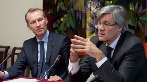 Guillaume Garot et Stéphane Le Foll, le 17 janvier 2017, lors du Conseil national de l'alimentation. (©Cheick.saidou/Min.Agri.Fr)