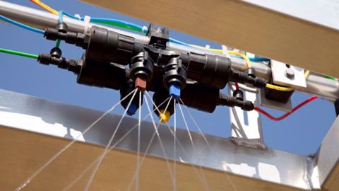 La seconde version de l'OptiSpray module la dose appliquée par tronçon. (©Evrard) La seconde version de l'OptiSpray module la dose appliquée par tronçon. (©Evrard)