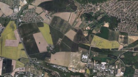 Une trop grande emprise sur des terres agricoles doit, moyennant conditions, faire l'objet d'une compensation. (©Terre-net Média) 