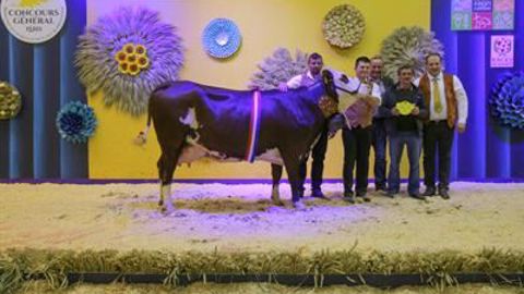 Gentiane au Gaec Fouinet est la championne adulte du concours. (©Sia)
