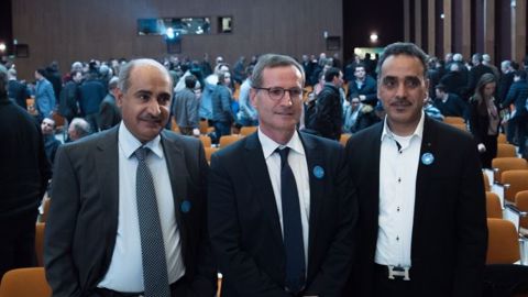 Eric Masset, président de Coop de France déshydratation au centre, avec le docteur Abdulelah Alfaraj et Khalid Al-Aquil, directeur d'une ferme de 75 000 vaches laitières en Arabie saoudite ! (©Terre-net Média) Eric Masset, président de Coop de France déshydratation au centre, avec le docteur Abdulelah Alfaraj et Khalid Al-Aquil, directeur d'une ferme de 75 000 vaches laitières en Arabie saoudite ! (©Terre-net Média)