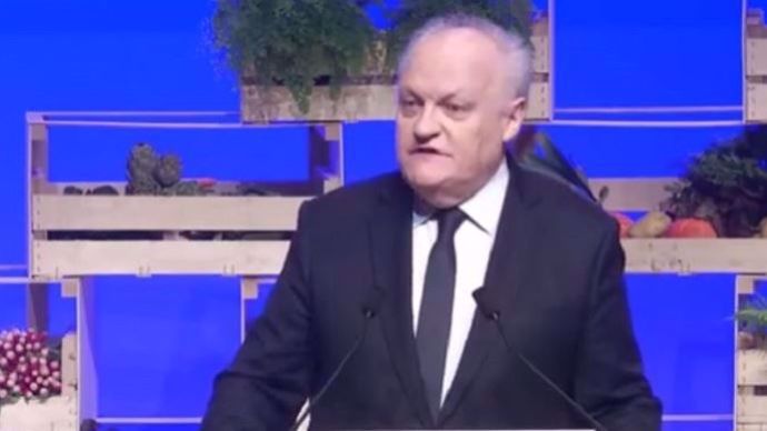 François Asselineau, le 30 mars dernier à Brest, lors du grand oral agricole organisé par la FNSEA et les organisations agricoles.
