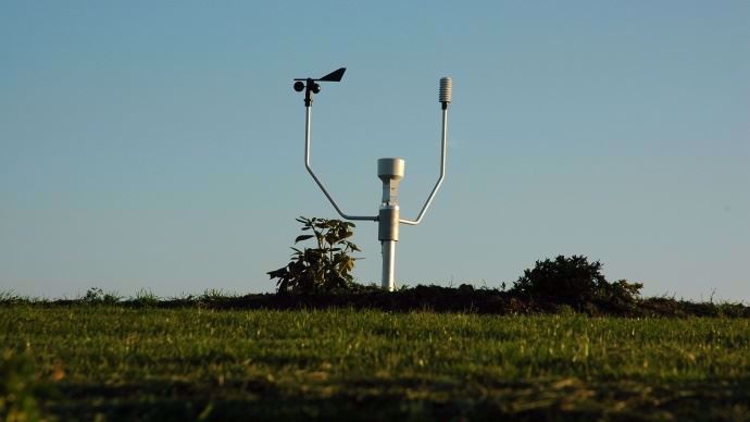 La station météo connectée Météus d'Isagri et Terre-net utilise le réseau d'ondes bas débit Sigfox. Elle est autonome sur piles.