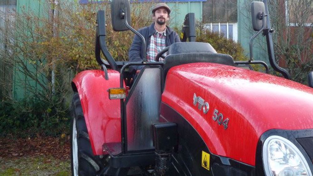 Benoit Baranthal, maraîcher dans le Finistère, au volant de son tracteur Yto 504. (©Yto)