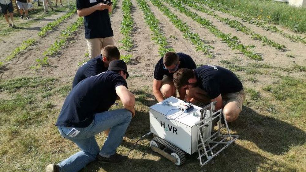 Cinq fils d'agriculteurs étudiants à Unilasalle gagnent le prix des Rob’Olympiades. (©Unilasalle)