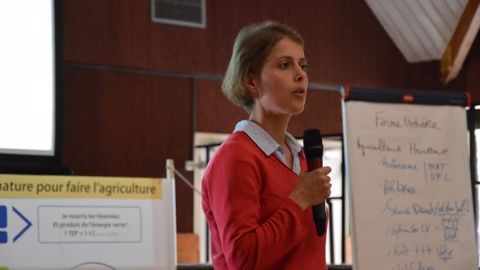 Sophie Carton suit le projet « Grignon énergie positive », qui évalue les performances économiques et environnementales d’un élevage laitier. (©Cécile Julien)