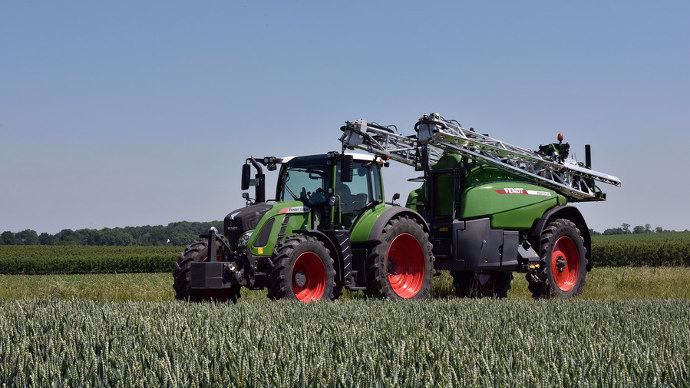 En attendant les images du Challenger vert Fendt, voici déjà l’image du pulvérisateur Fendt Rogator 300.