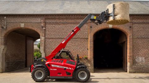 Le télescopique compact de Massey Ferguson bénéficie d'une capacité de levage de 3 t à 7 m de hauteur. (©Massey Ferguson) Le télescopique compact de Massey Ferguson bénéficie d'une capacité de levage de 3 t à 7 m de hauteur. (©Massey Ferguson)