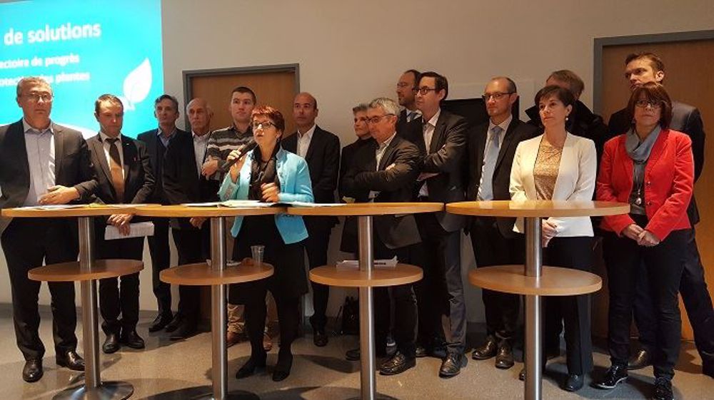 Christiane Lambert, présidente de la FNSEA, aux côtés de représentants d'associations spécialisées du syndicat et d'organisations agricoles, mardi 14 novembre 2017, a présenté le lancement d'un "contrat de solutions". (©Terre-net Média)