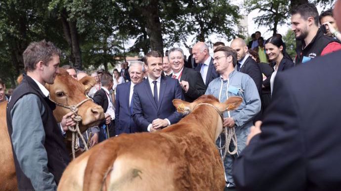 emmanuel macron en juillet 2017 aupres des agriculteurs dans le cadre des ega