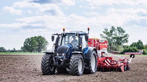 Tous les tracteurs Valtra sortant de l'usine de Suolathi en Finlande carburent au combustible 100 % renouvelable (©Valtra) Tous les tracteurs Valtra sortant de l'usine de Suolathi en Finlande carburent au combustible 100 % renouvelable (©Valtra)