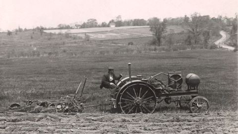 John Deere Waterloo Boy 12 ch, 100 ans nous séparent. (©John Deere)