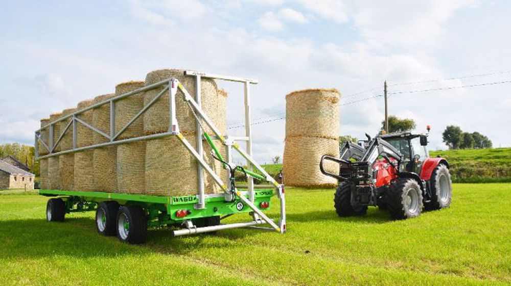Les échelles latérales de Joskin se manœuvrent grâce à un distributeur hydraulique pour sécuriser la charge au transport. (©Joskin) Les échelles latérales de Joskin se manœuvrent grâce à un distributeur hydraulique pour sécuriser la charge au transport. (©Joskin)
