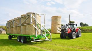 Les échelles latérales de Joskin se manœuvrent grâce à un distributeur hydraulique pour sécuriser la charge au transport. (©Joskin) Les échelles latérales de Joskin se manœuvrent grâce à un distributeur hydraulique pour sécuriser la charge au transport. (©Joskin)
