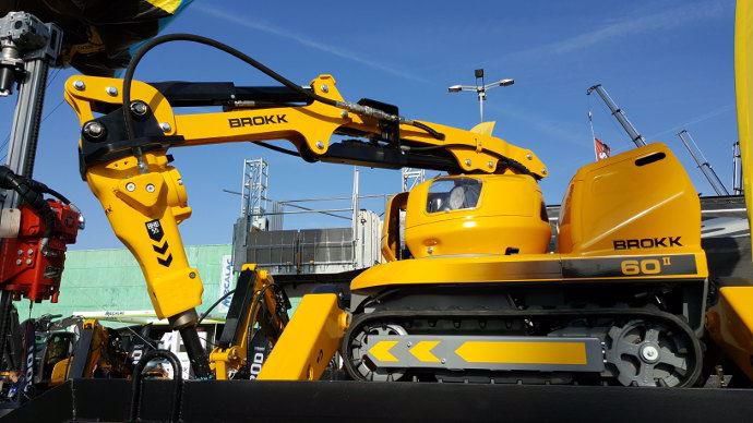 Brokk, un robot marteau piqueur, comme quoi la robotique apparait aussi en travaux publics.