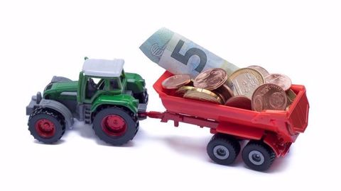  La Commission européenne plaide pour une baisse de 5 % du budget dédié à la Pac. (©Raphael Koch/Fotolia)