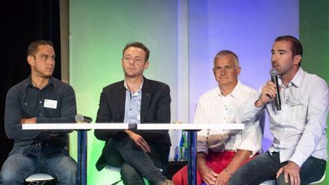 Quatre agriculteurs venus partager leurs stratégies de désherbage, leurs problèmes, leurs contraintes avec lesquels il est possible de poursuivre l’échange en se rendant sur le site de Bayer, réseau Capital Propreté Parcelles.