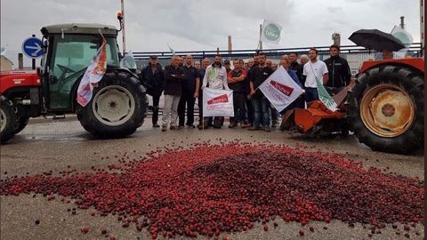 La FNSEA et les JA appellent à suspendre les blocages des raffineries et dépôts de carburants menés depuis dimanche. (©FNSEA) 