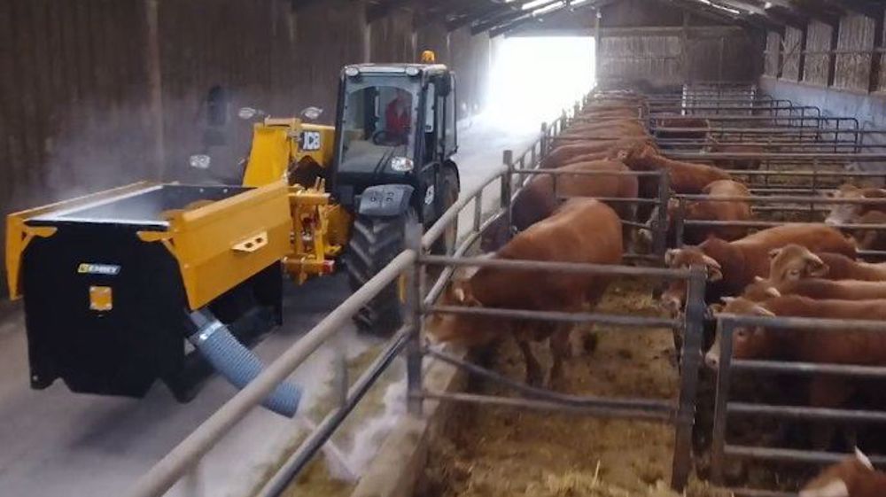 Emily Mix and Go : le pique-bottes et la mélangeuse ici montée sur télescopique. (©Emily) 