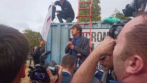 Le 22 septembre 2017, Nicolas Hulot était venu en personne rencontrer les agriculteurs du bassin parisien, qui manifestaient sur les Champs-Elysées contre la suppression programmée à court terme du glyphosate. (©Terre-net Média)