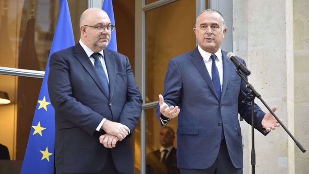 Passation de pouvoir, mardi 16 octobre 2018, vers midi, entre Stéphane Travert et Didier Guillaume, nouveau ministre de l'Agriculture. (©@Min_Agriculture)