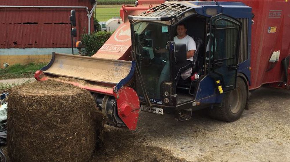 Les mélangeuses automotrices SelfLine de Siloking bénéficient de plus de couteaux sur la fraise pour mieux gérer les rations fibreuses. (©Siloking)