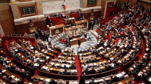 La loi Alimentation a été globalement validée par le Conseil constitutionnel, qui a cependant exclu 23 mesures annexes considérées comme des « cavaliers » législatifs sans lien direct avec l'objectif initial de la loi. (©Assemblée nationale) La loi Alimentation a été globalement validée par le Conseil constitutionnel, qui a cependant exclu 23 mesures annexes considérées comme des « cavaliers » législatifs sans lien direct avec l'objectif initial de la loi. (©Assemblée nationale)