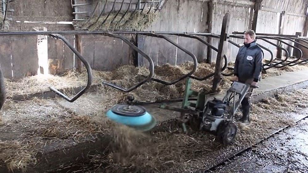 Pour éviter les contaminations éventuelles, le nettoyage des logettes est primordial. (©Agrikol)