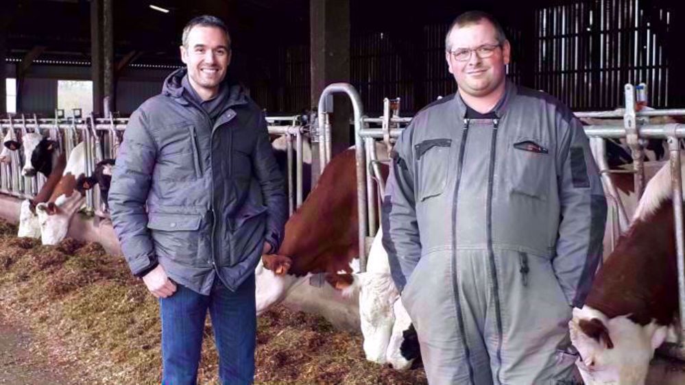 Jean Babin, Crédit Mutuel Anjou (à gauche), et Julien Gardez, agriculteur (à droite). (©DR)