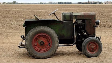 12,7 % des éleveurs ont un tracteur de tête de plus de 200 ch. (©Pixabay/Hansbenn)