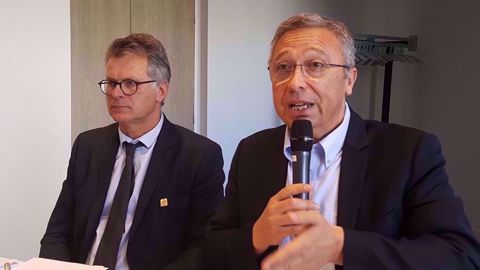 Éric Thirouin, président de l'AGPB (à droite), et Philippe Heusele, secrétaire général, ont dressé le bilan de la moisson 2019, sur fond d'inquiétude quant à l'évolution des prix du blé. (©Terre-net Média)