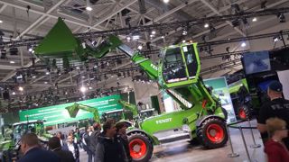 Fendt a dévoilé le premier chariot télescopique de sa gamme à Agritechnica. Un engin d'origine Sennebogen. (©Fendt) Fendt a dévoilé le premier chariot télescopique de sa gamme à Agritechnica. Un engin d'origine Sennebogen. (©Fendt)