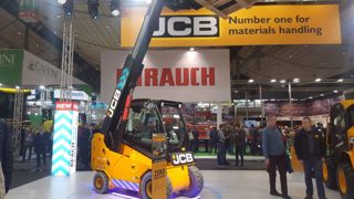 JCB lance deux modèles de chariots télescopiques électriques capables de soulever 1,9 t à 3 m et 2,2 t à 3,5 t. (©Terre-net Média) JCB lance deux modèles de chariots télescopiques électriques capables de soulever 1,9 t à 3 m et 2,2 t à 3,5 t. (©Terre-net Média)