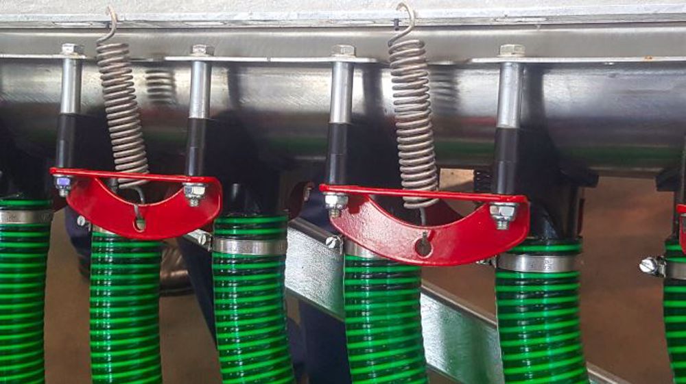 Le système Flex Flow adapte le débit du lisier de 5 à 70 m3 en variant le diamètre du trou de sortie sur les rampes. (©Terre-net Média)