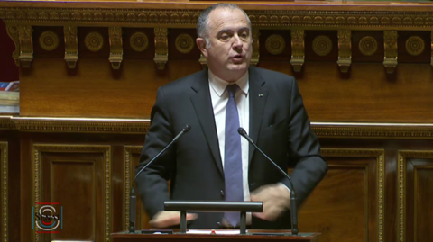 Didier Guillaume défend le travail en cours sur la loi foncière, le 6 février, lors d'un débat au Sénat.