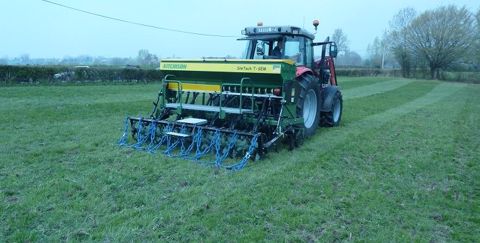 Sursemis de prairie avec maintien du couvert existant