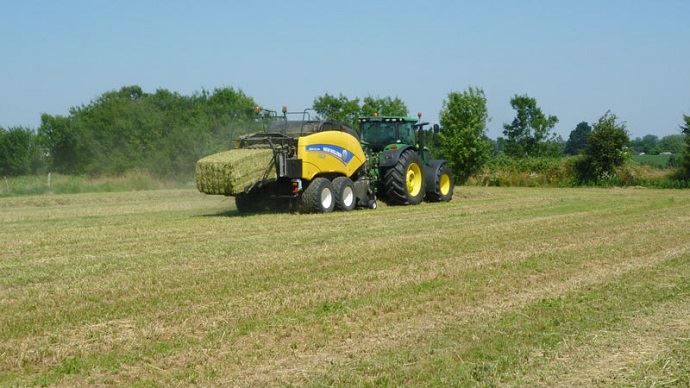 Densité, taux de matière sèche... Pourquoi le foin chauffe ? 