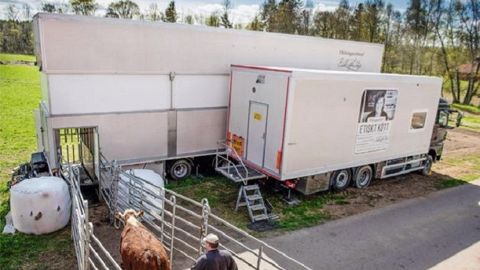 Pour mener son projet, Emilie Jeannin s'inspire d'un système suédois d'abattage mobile, en fonctionnement depuis 2014, qu'elle souhaite adapter et importer en France. (©Hälsinggestintan) Pour mener son projet, Emilie Jeannin s'inspire d'un système suédois d'abattage mobile, en fonctionnement depuis 2014, qu'elle souhaite adapter et importer en France. (©Hälsinggestintan)