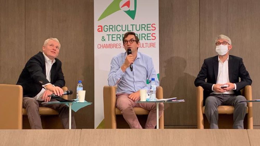 Le président de l'APCA (au centre) a rappelé le rôle central des chambres d'agriculture dans l'accompagnement des transitions et la mise en oeuvre du plan de relance, le 8 septembre. (©Terre-net Média)