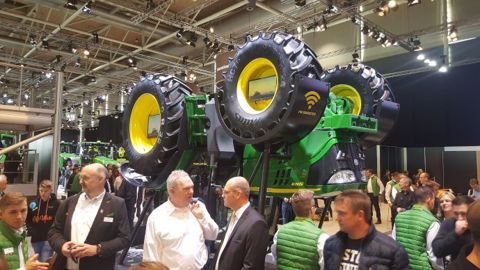 John Deere ne participera pas aux salons européens en 2021, excepté à Agritechnica. (©Terre-net Média) John Deere ne participera pas aux salons européens en 2021, excepté à Agritechnica. (©Terre-net Média)