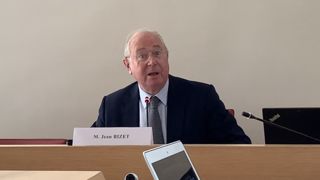 Le sénateur Jean Bizet fait des propositions peu consensuelles pour sortir de la crise de la viande bovine. (©Terre-net Média) Le sénateur Jean Bizet fait des propositions peu consensuelles pour sortir de la crise de la viande bovine. (©Terre-net Média)