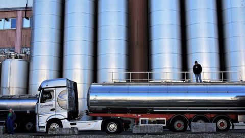 Un prix du lait payé aux éleveurs à contre-courant des signaux conjoncturels Un prix du lait payé aux éleveurs à contre-courant des signaux conjoncturels