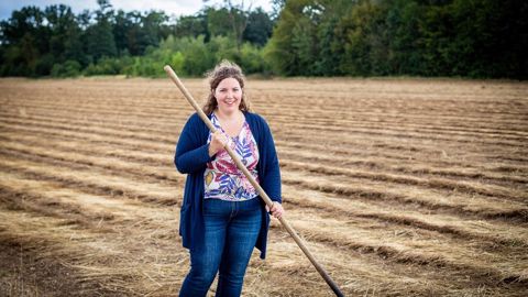 Nadège Petit et son mari cultivent céréales, colza, lin textile et pommes de terre dans le sud de l'Eure. (©Nadège Petit)