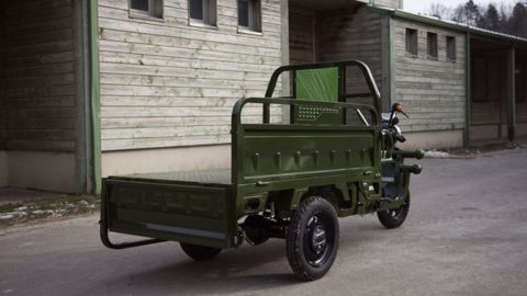 La benne du triporteur Scot-e embarque jusqu'à 500 kg de charge et ses ridelles se rabattent pour passer en version plateau. (©Scot-e) La benne du triporteur Scot-e embarque jusqu'à 500 kg de charge et ses ridelles se rabattent pour passer en version plateau. (©Scot-e)