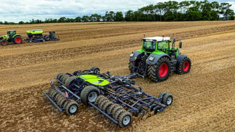 La marque installe le rouleau à pneus de son semoir MaxiDrill pour son pouvoir passe-partout et moins énergivore que les modèles acier. (©Sky Agriculture) La marque installe le rouleau à pneus de son semoir MaxiDrill pour son pouvoir passe-partout et moins énergivore que les modèles acier. (©Sky Agriculture)