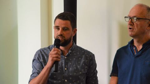  Pour maintenir leurs coûts de production à un niveau leur permettant une rémunération correcte, Maxime Bignon, éleveur à Derval (44), et son associé ont étalé leurs investissements sur une dizaine d’années. (©Cécile Julien)