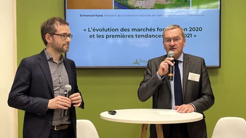 Loïc Jégouzo, adjoint au directeur des études à la FNSafer et Emmanuel Hyest, président de la FNSafer, le 3 mars au salon de l'agriculture.