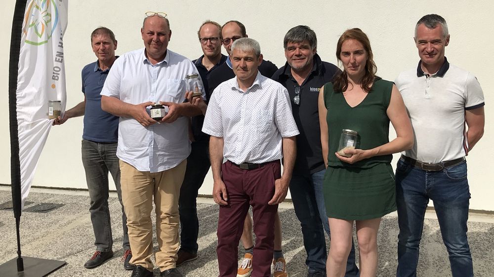 Les membres fondateurs de "La FABrique à sucres", de gauche à droite : Jérôme Hochin, Sébastien Lemoine, Gautier Lingrand, Pierre-Elie Dequidt, Christophe Caroux, Gérard Batot, Amandine Lecerf, Mathieu Lancry. (©La FABrique à sucres)