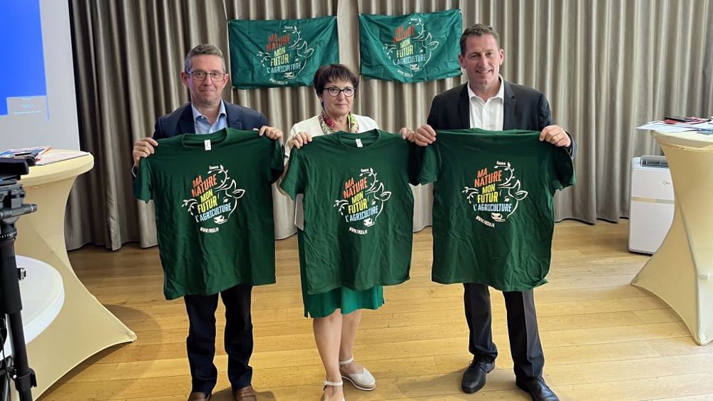 Jérôme Despey, Christiane Lambert et Jérôme Volle ont présenté le 28 juin la nouvelle campagne de promotion des métiers de l'agriculture, qui sera lancée sur le Tour de France. (©Terre-net Média)